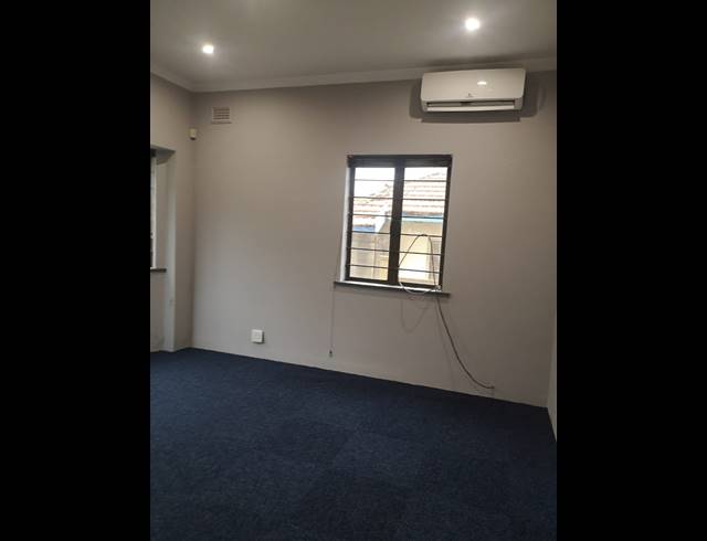 105M² BUSINESS CENTRE TO LET IN SYDENHAM